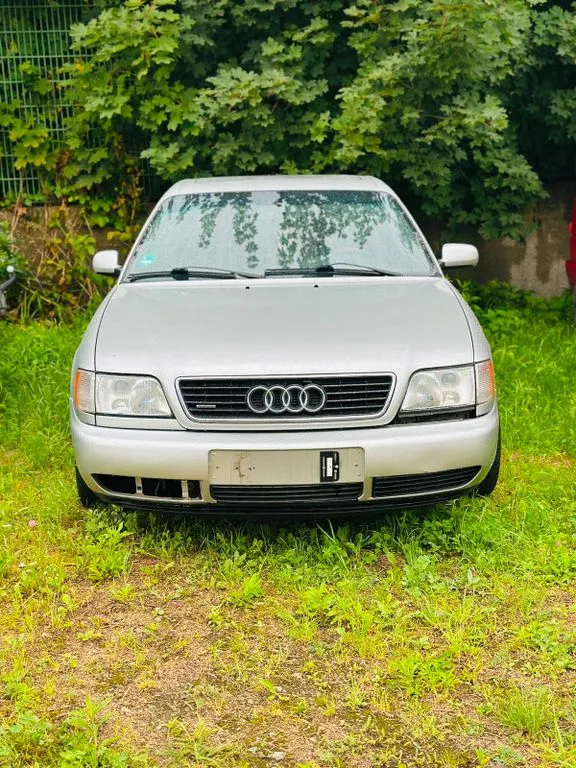 Audi 100