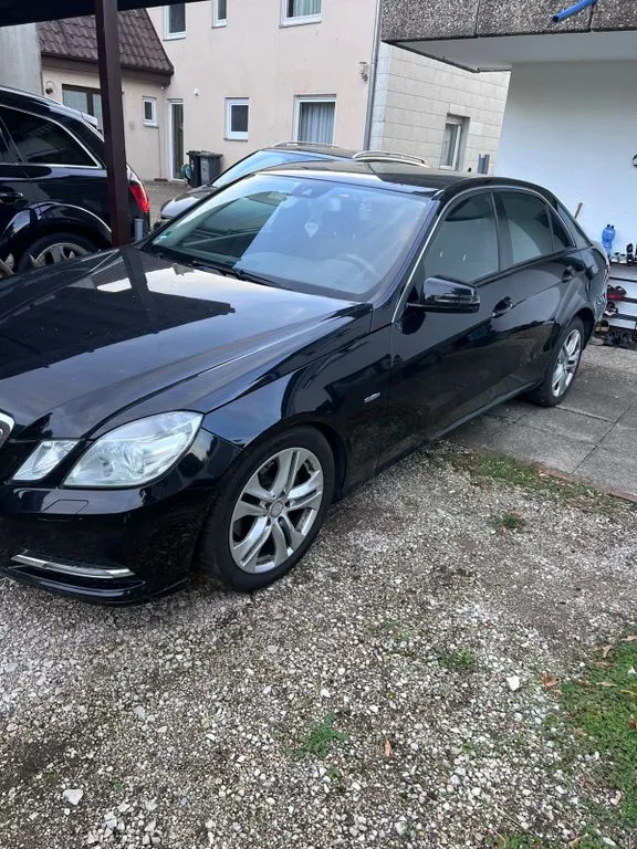 Mercedes-Benz 220