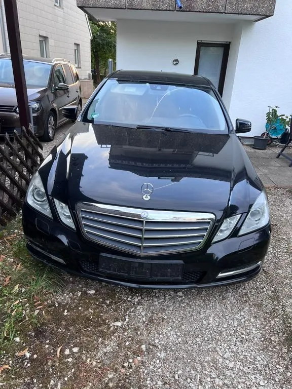 Mercedes-Benz 220