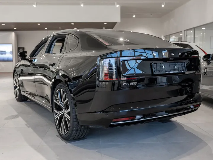 Volvo ES90