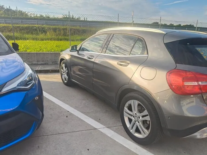 Mercedes-Benz GLA 200