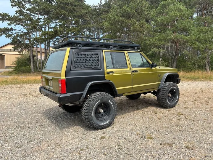 Jeep Cherokee