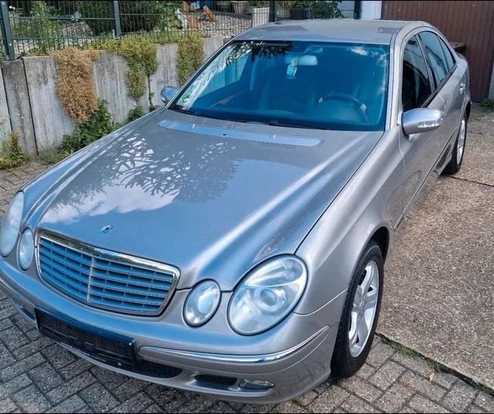 Mercedes-Benz E 240