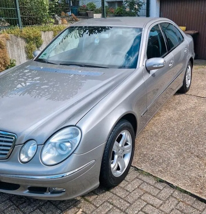 Mercedes-Benz E 240