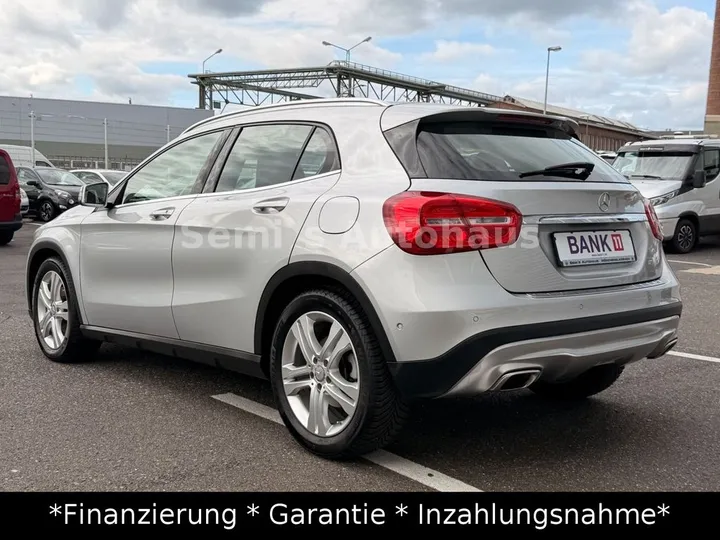 Mercedes-Benz GLA 180