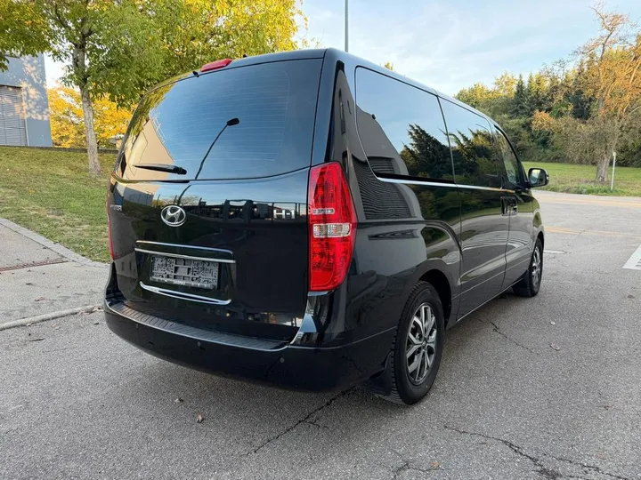 Hyundai H-1 Starex