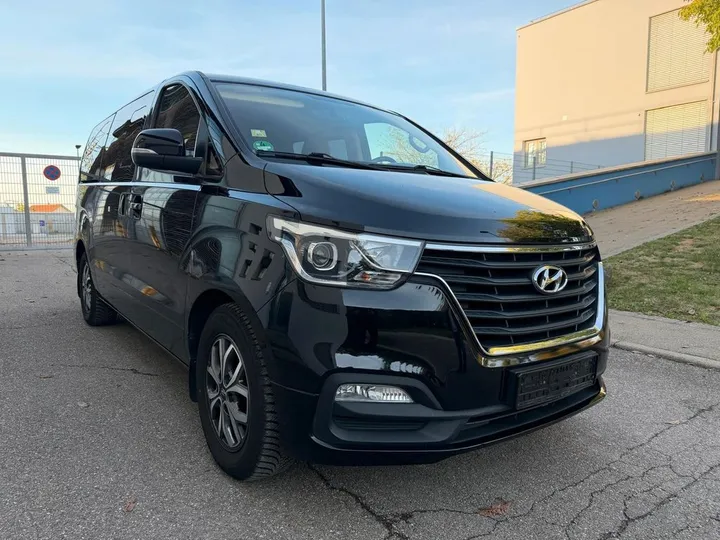 Hyundai H-1 Starex