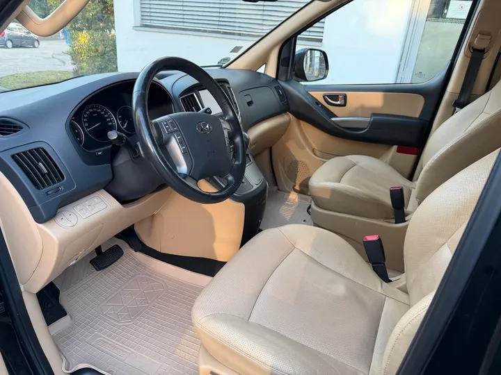 Hyundai H-1 Starex