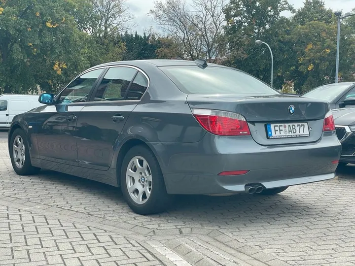 BMW 523