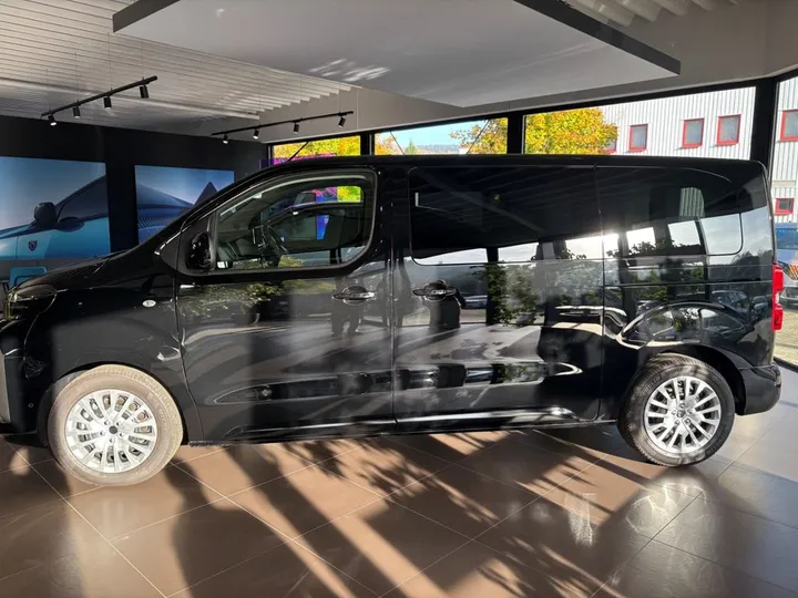 Peugeot Traveller
