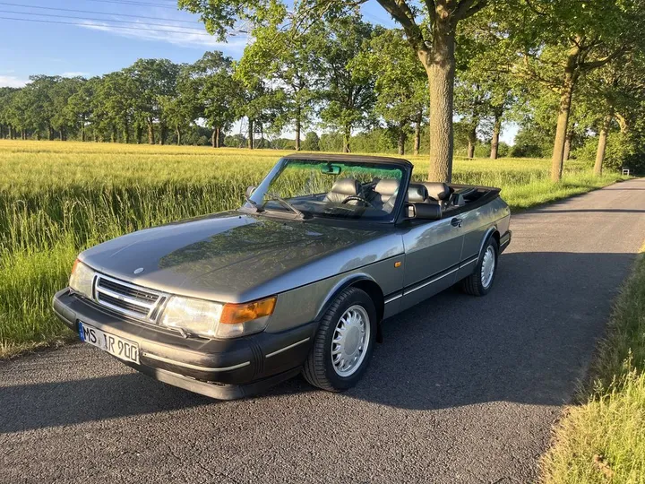 Saab 900