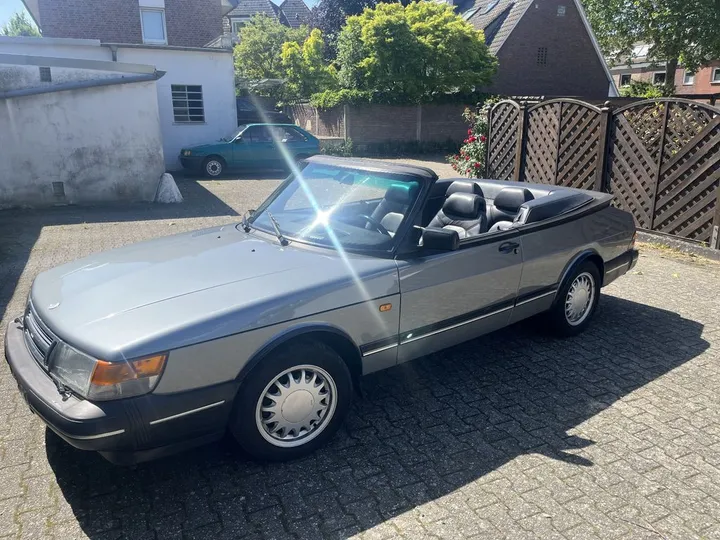 Saab 900