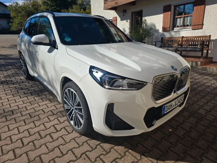 BMW iX1