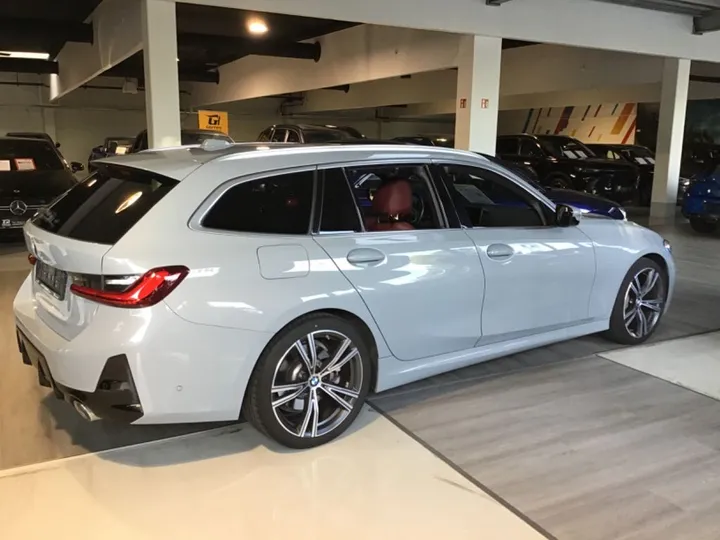 BMW 330