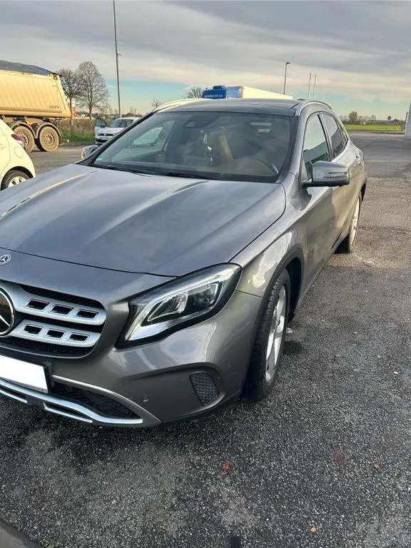 Mercedes-Benz GLA 220
