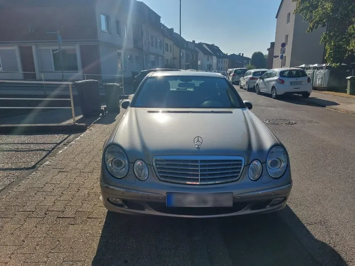 Mercedes-Benz E 200