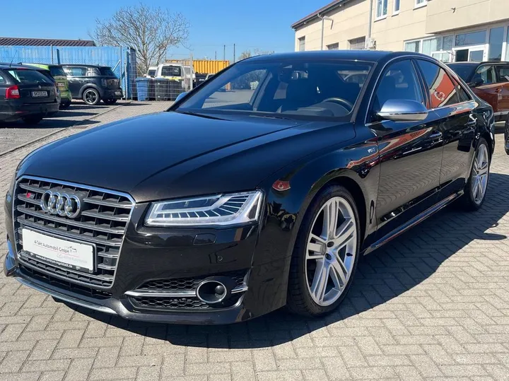 Audi S8