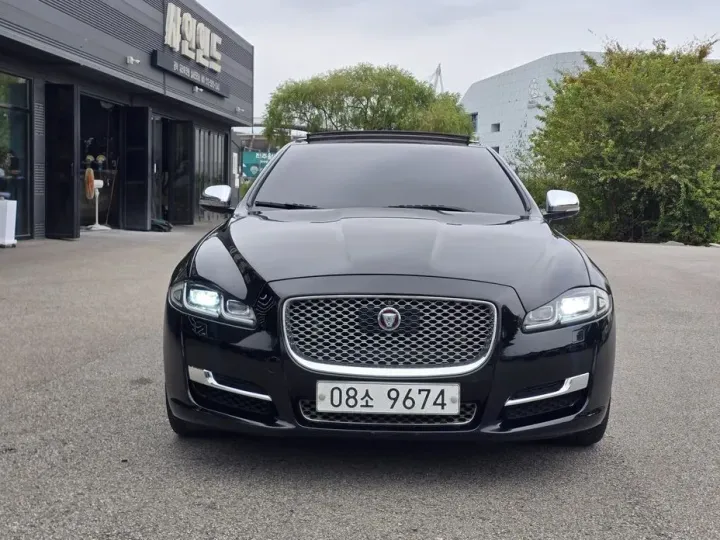 Jaguar XJ