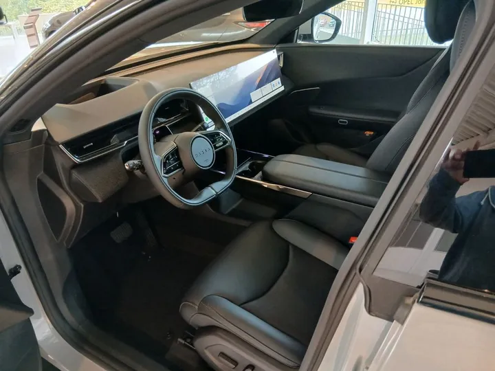 Mazda CX-6e