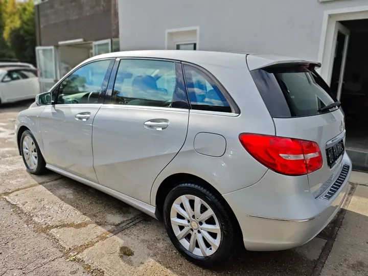 Mercedes-Benz B 200