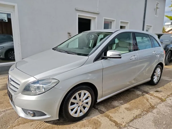 Mercedes-Benz B 200