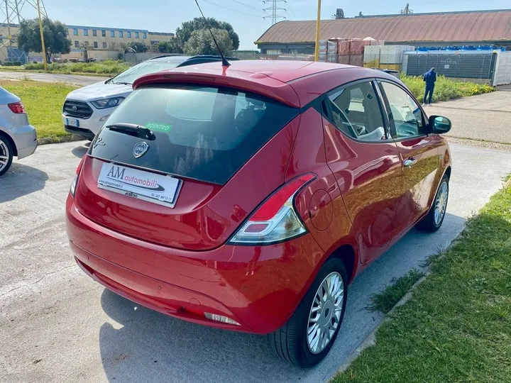 Lancia Ypsilon