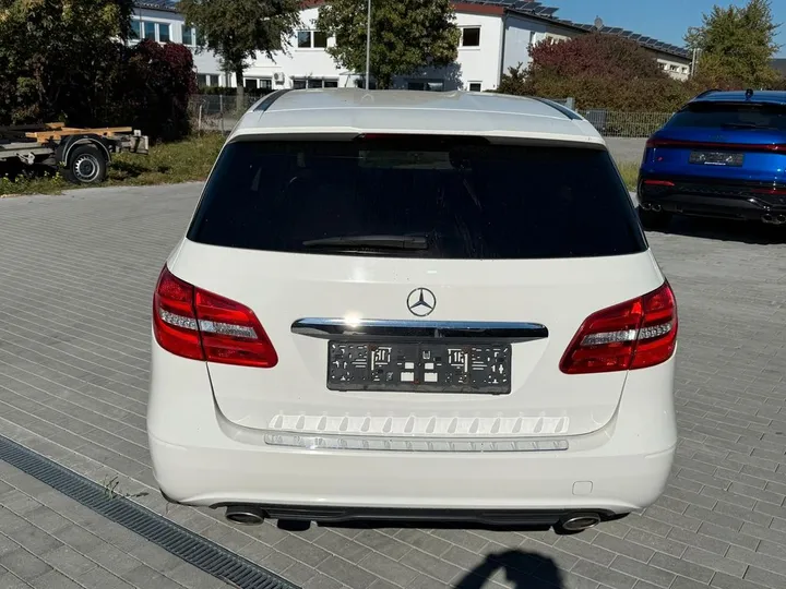 Mercedes-Benz B 200