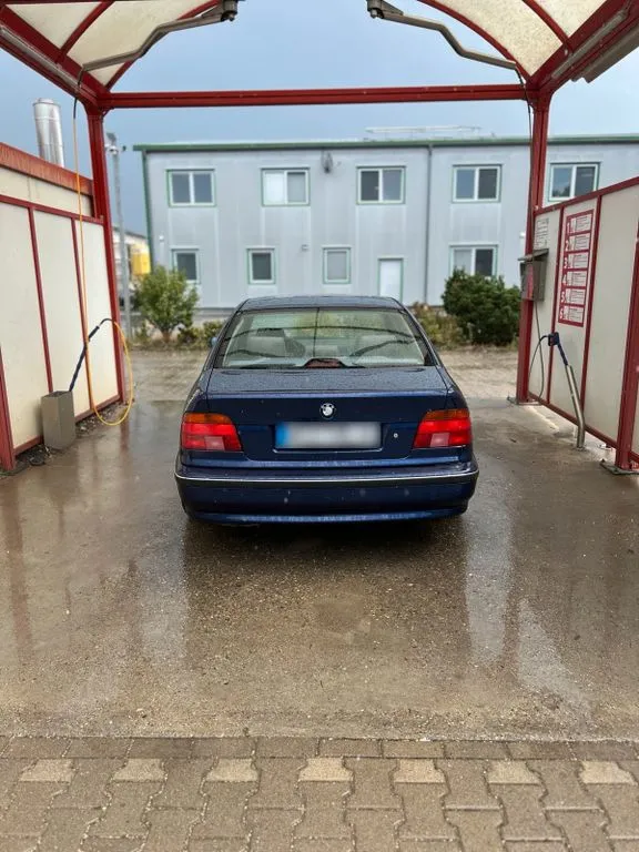 BMW 523