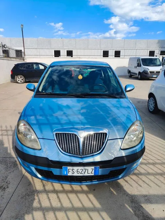 Lancia Ypsilon