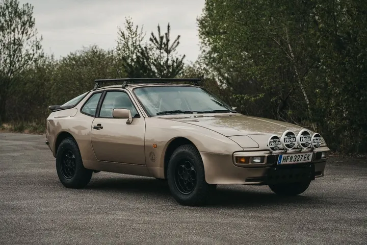 Porsche 944