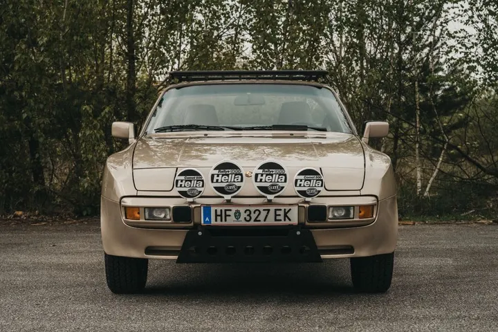Porsche 944