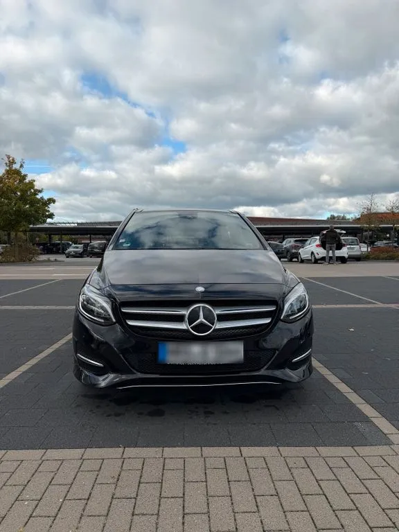 Mercedes-Benz B 220