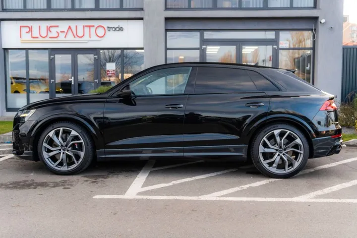 Audi RSQ8