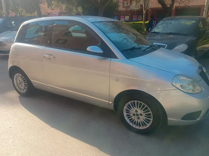 Lancia Ypsilon