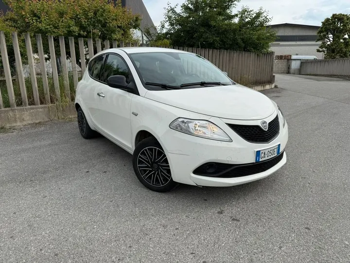 Lancia Ypsilon