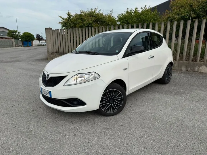 Lancia Ypsilon