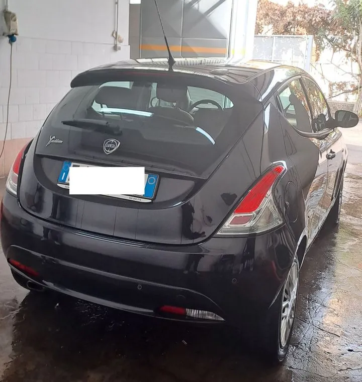 Lancia Ypsilon