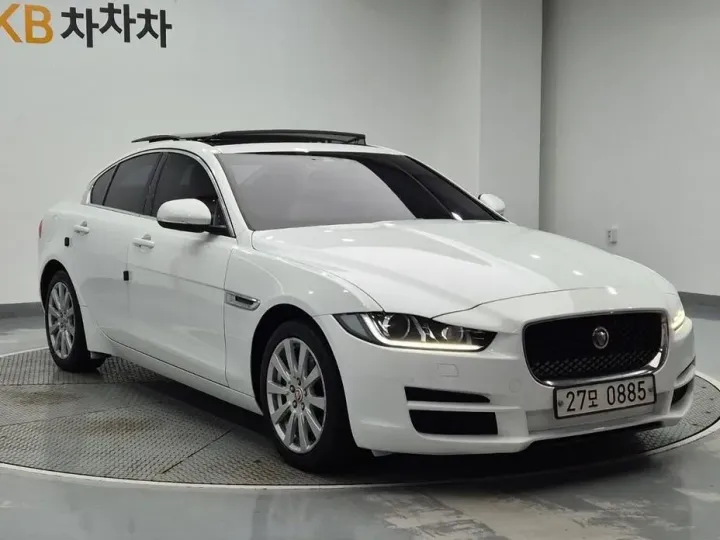 Jaguar XE