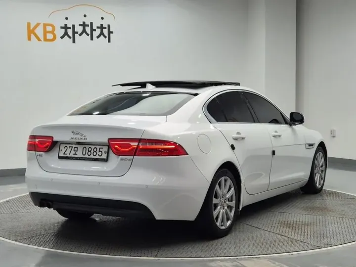Jaguar XE