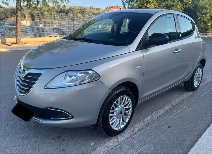 Lancia Ypsilon