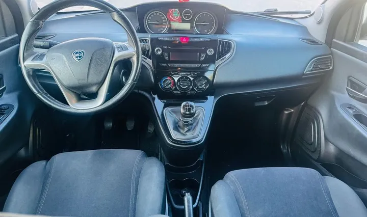 Lancia Ypsilon