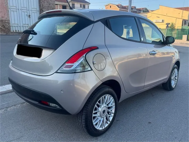 Lancia Ypsilon
