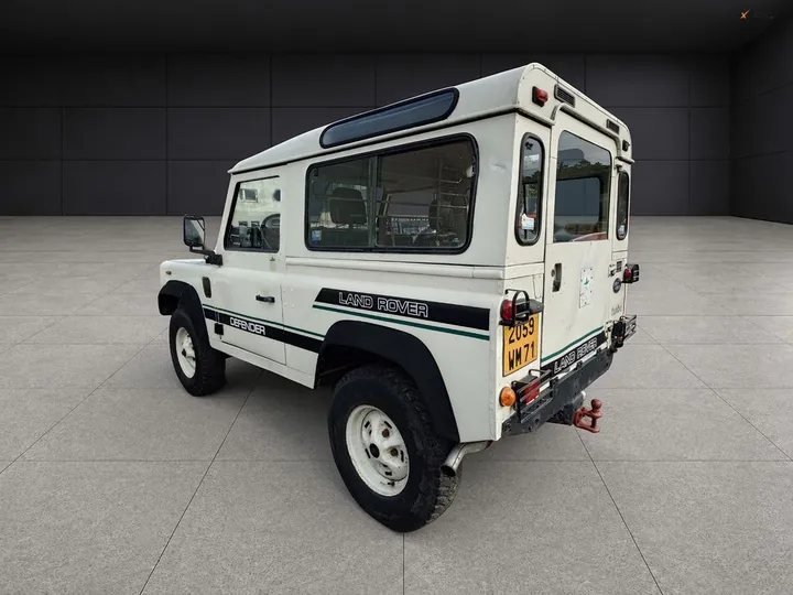 Land Rover Defender