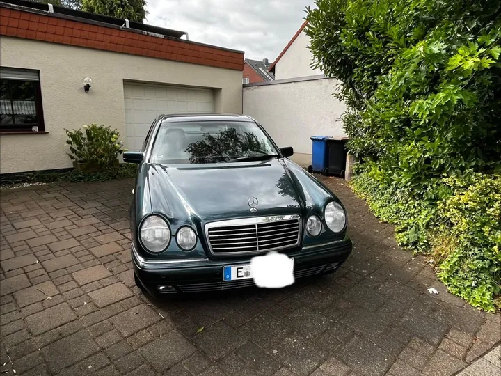 Mercedes-Benz E 200