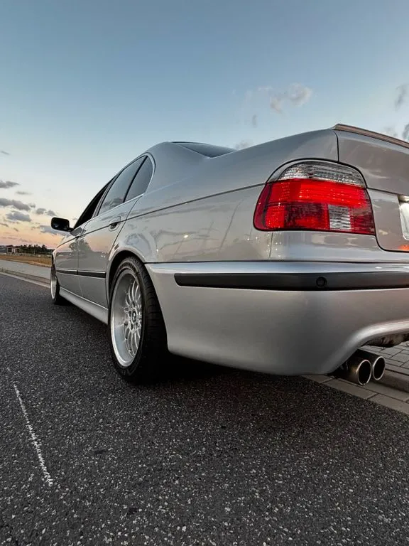 BMW 523