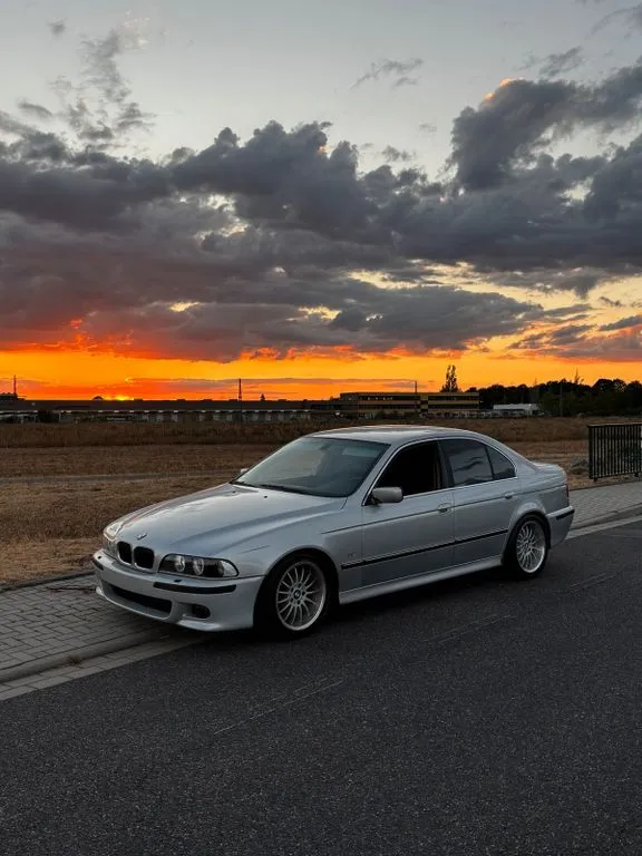 BMW 523