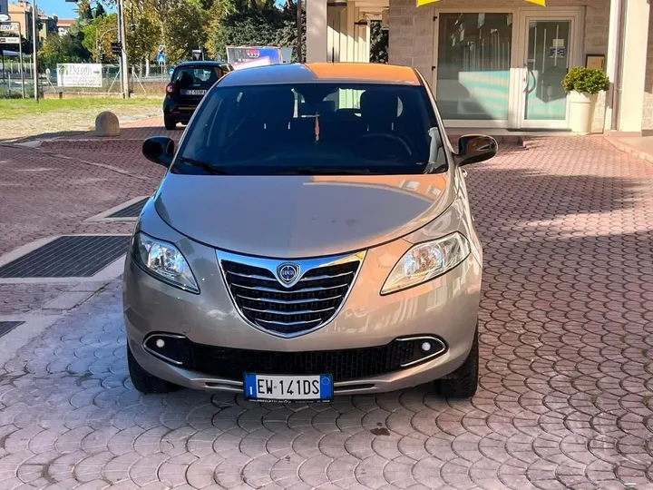Lancia Ypsilon