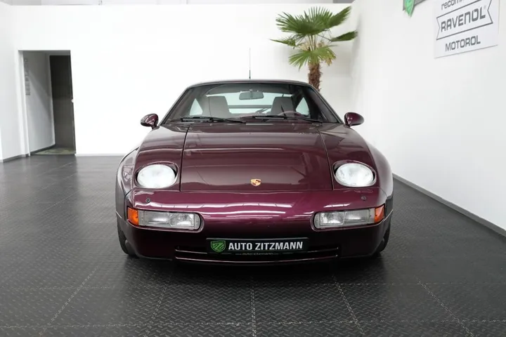 Porsche 928