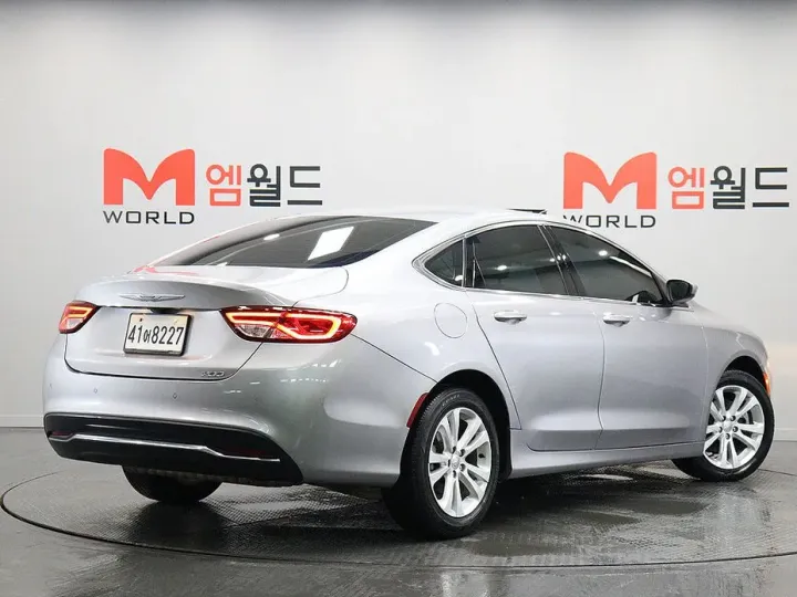 Chrysler 200