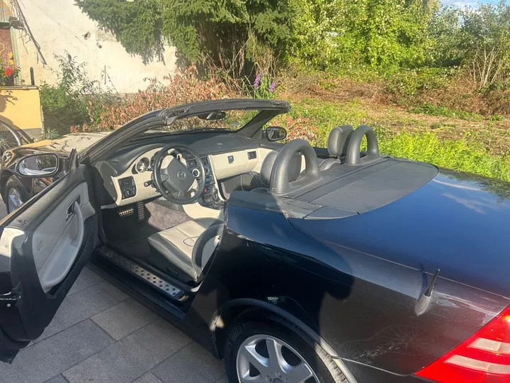 Mercedes-Benz SLK 230